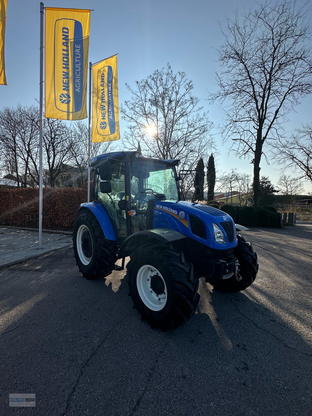 Traktor of the type New Holland T4.75s, Neumaschine in Malterdingen (Picture 1)