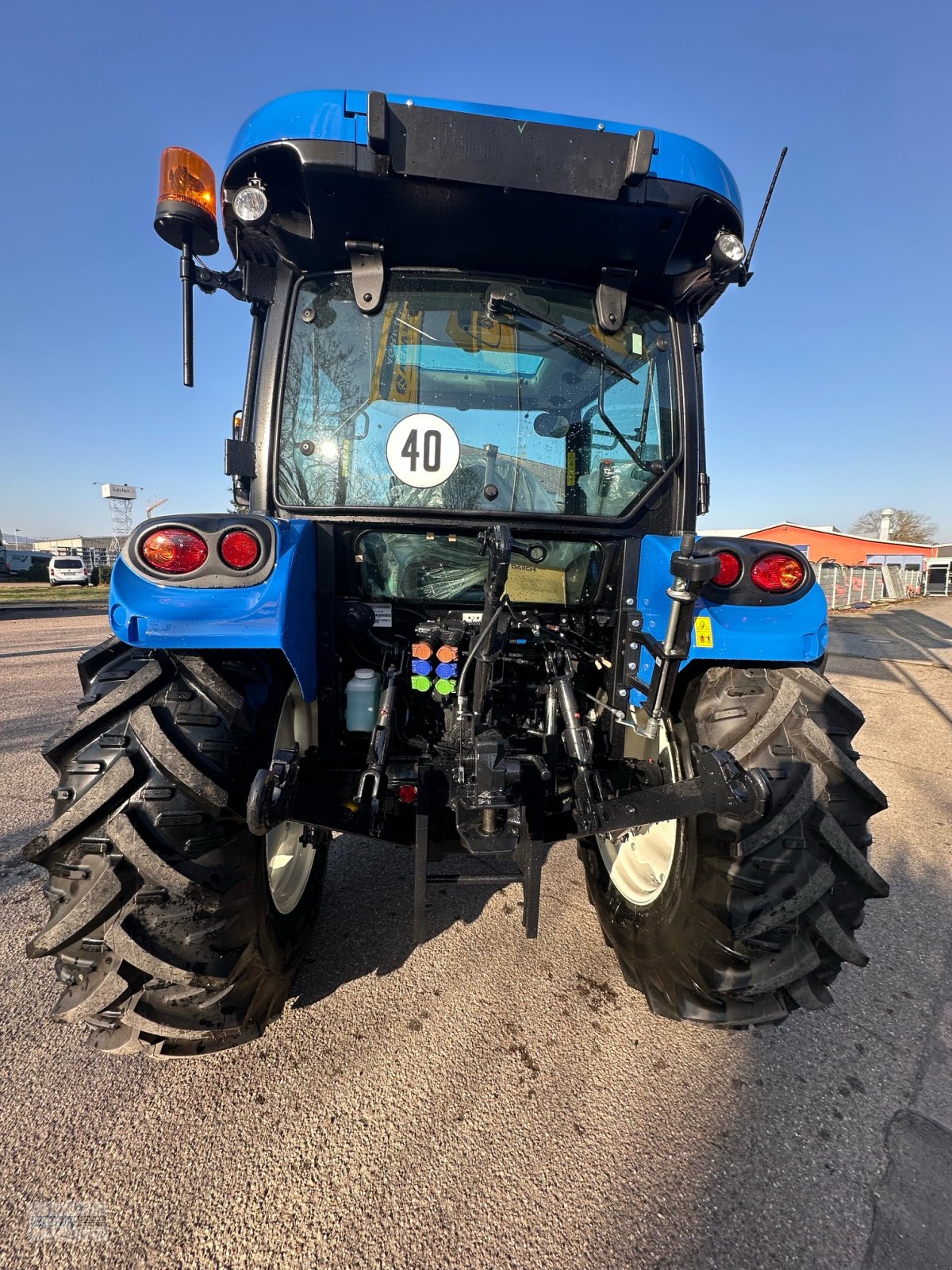 Traktor of the type New Holland T4.75s, Neumaschine in Malterdingen (Picture 2)