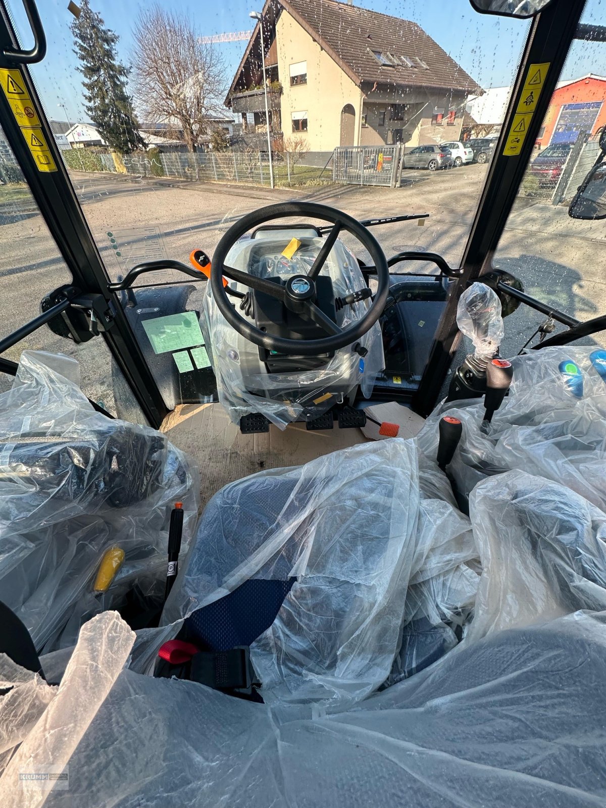 Traktor of the type New Holland T4.75s, Neumaschine in Malterdingen (Picture 3)