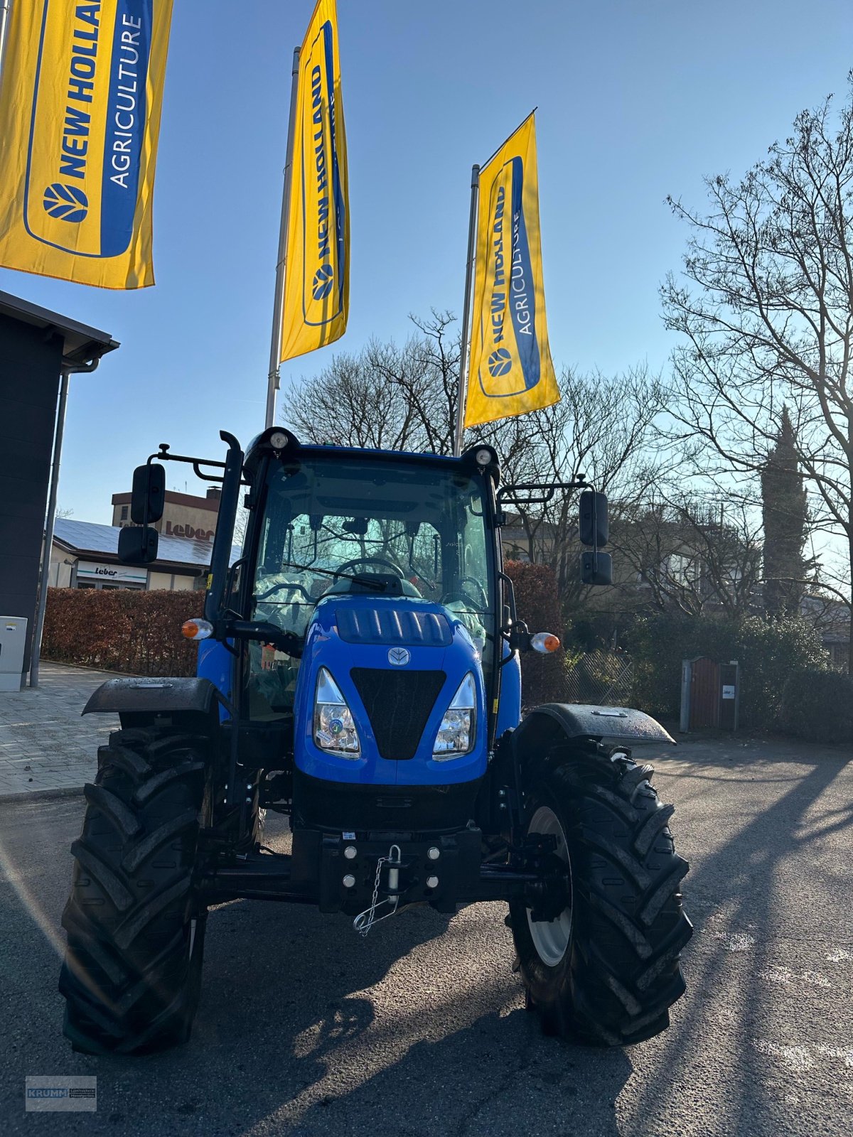 Traktor of the type New Holland T4.75s, Neumaschine in Malterdingen (Picture 5)