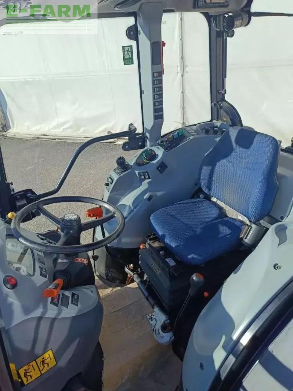 Traktor от тип New Holland t4.80 f F, Gebrauchtmaschine в CHAUVONCOURT (Снимка 5)