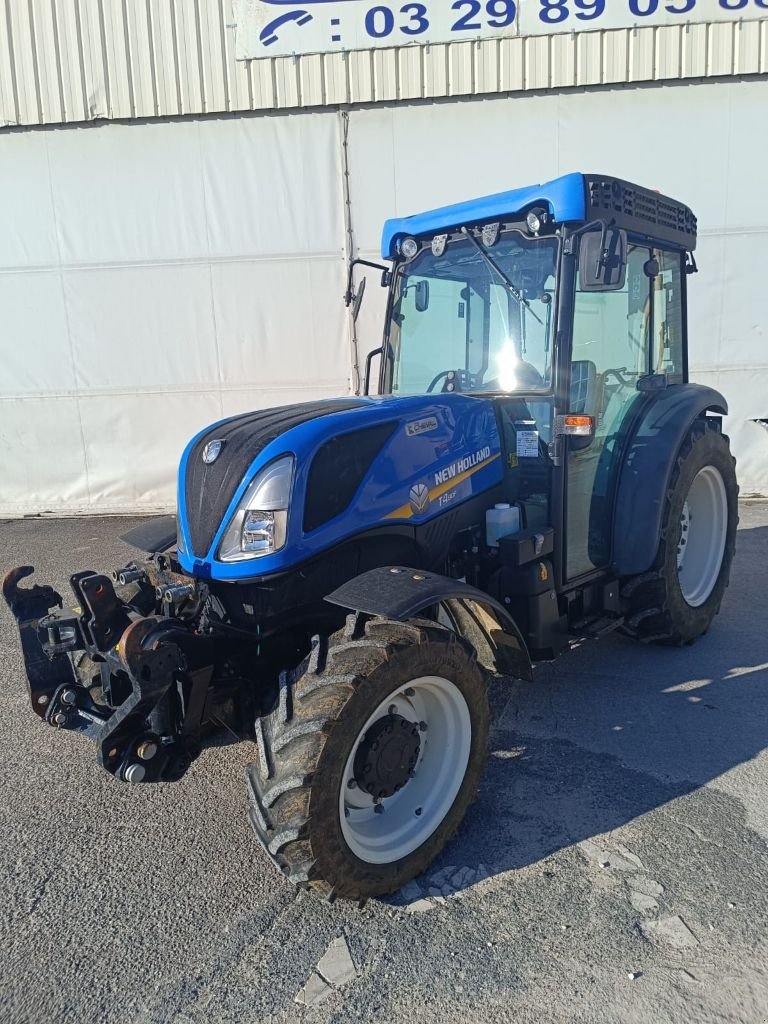 Traktor des Typs New Holland T4.80 F, Gebrauchtmaschine in Lérouville (Bild 1)