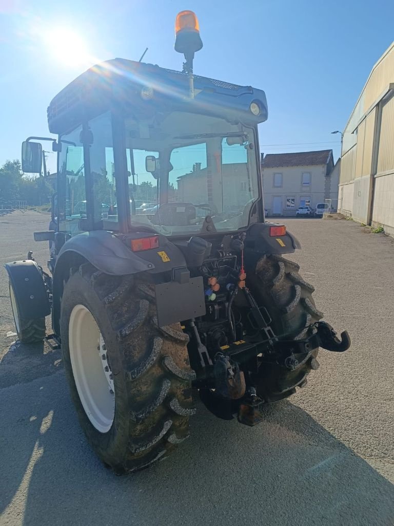 Traktor des Typs New Holland T4.80 F, Gebrauchtmaschine in Lérouville (Bild 3)
