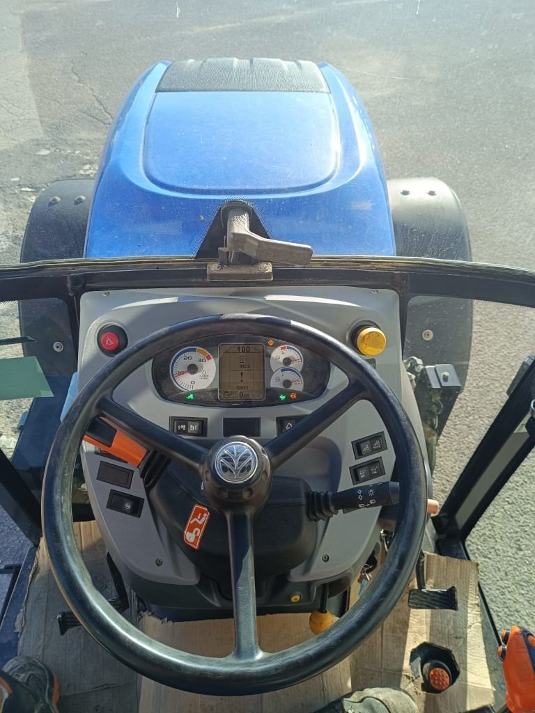 Traktor des Typs New Holland T4.80 F, Gebrauchtmaschine in Lérouville (Bild 11)