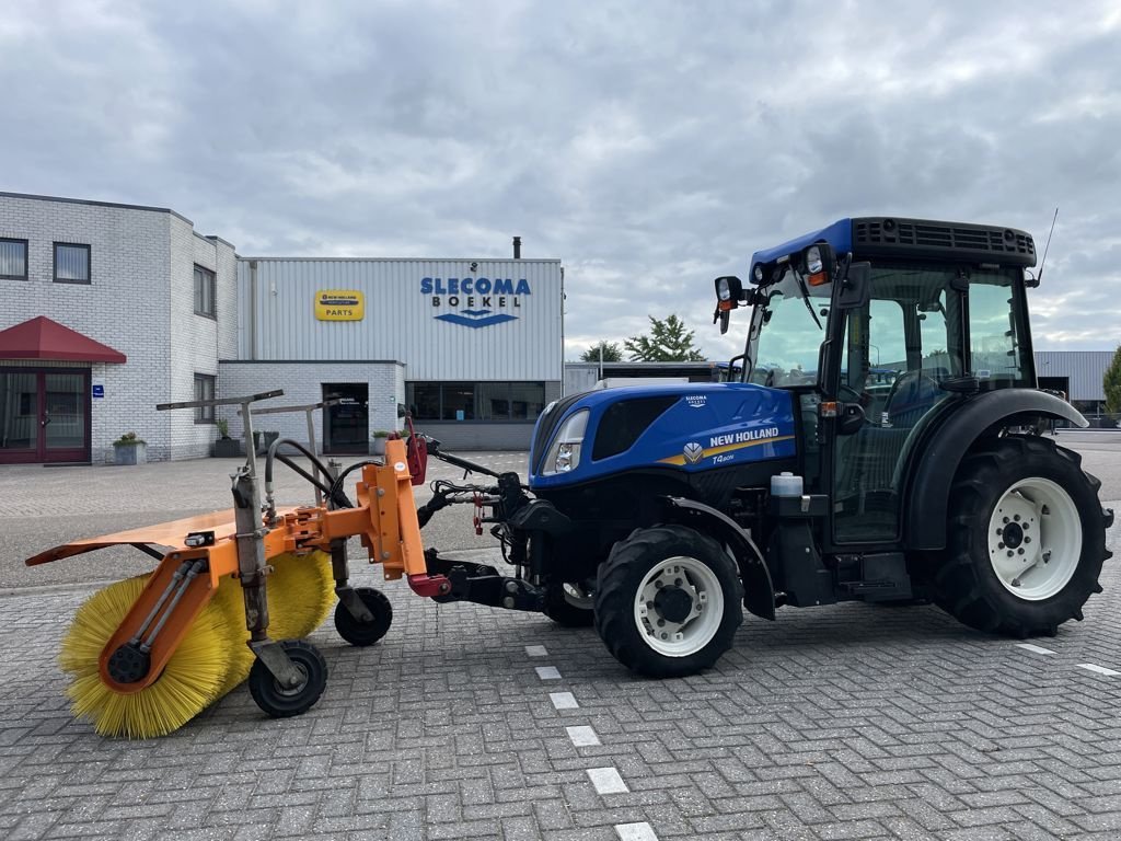 Traktor des Typs New Holland T4.80N & Sweeper, Gebrauchtmaschine in BOEKEL (Bild 1)
