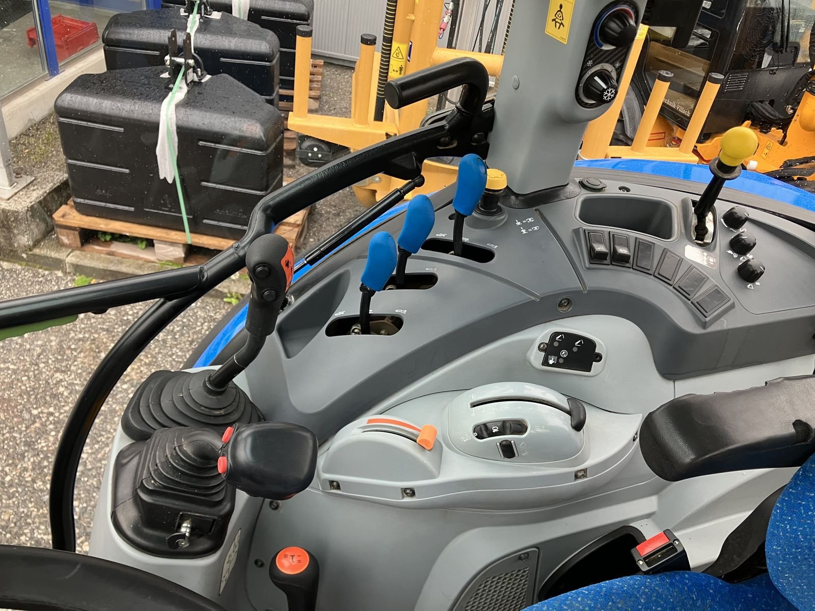 Traktor des Typs New Holland T4.85, Gebrauchtmaschine in Villach (Bild 15)