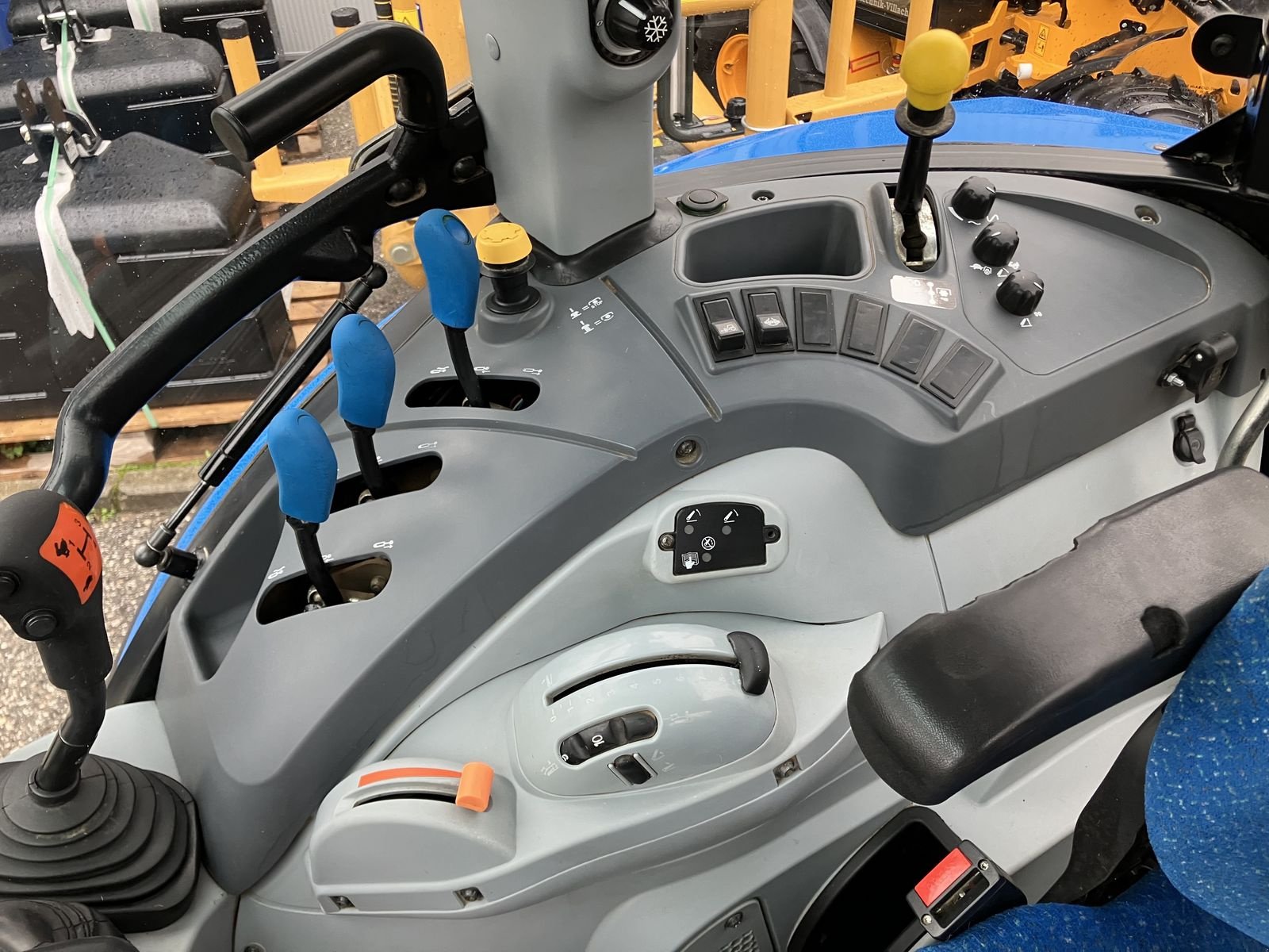 Traktor des Typs New Holland T4.85, Gebrauchtmaschine in Villach (Bild 17)