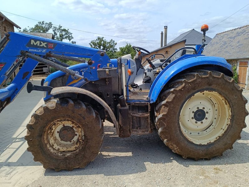 Traktor of the type New Holland T4.85DC, Gebrauchtmaschine in Laval (Picture 1)