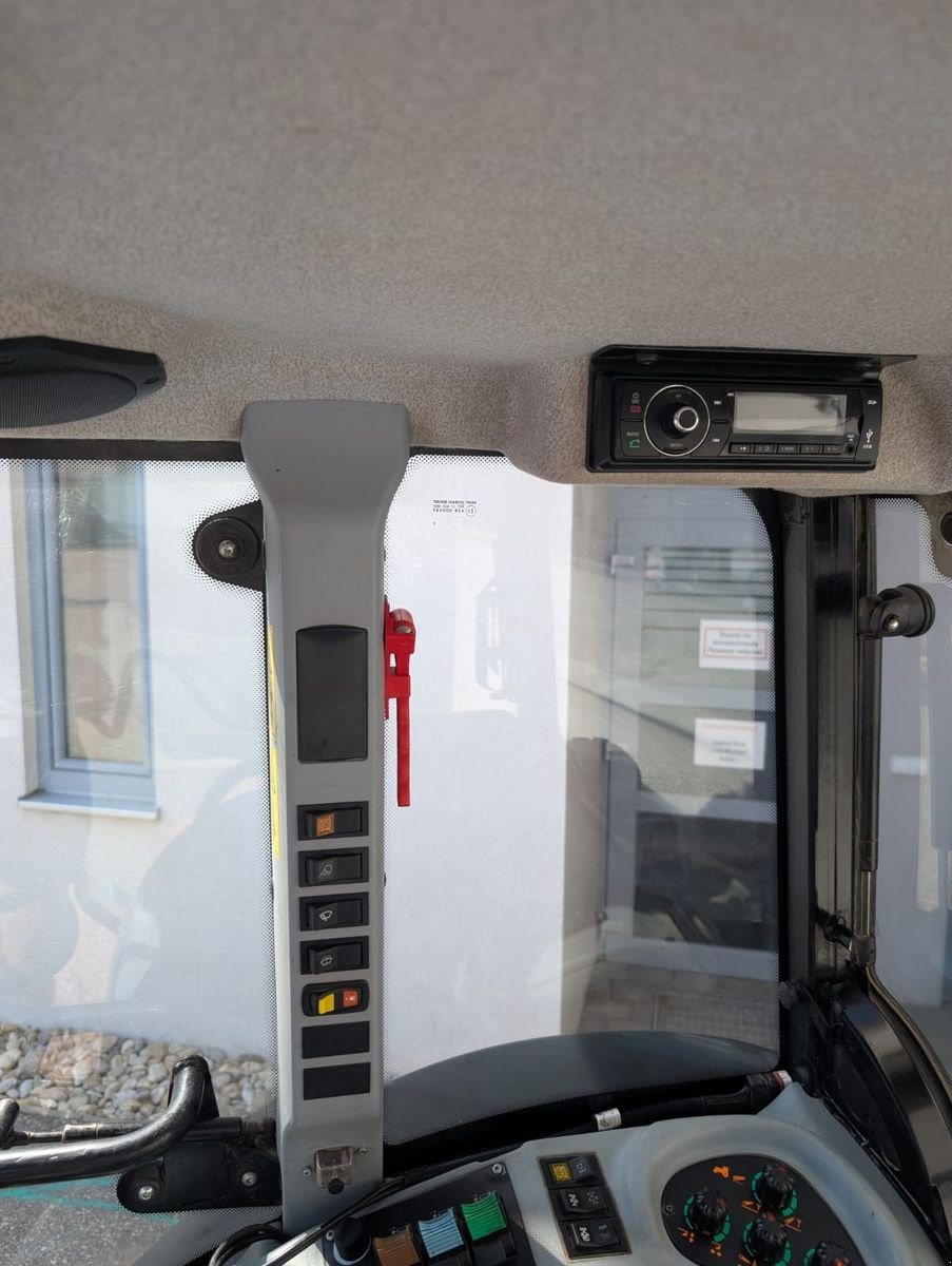 Traktor of the type New Holland T4.90 F, Gebrauchtmaschine in Harmannsdorf-Rückersdorf (Picture 11)