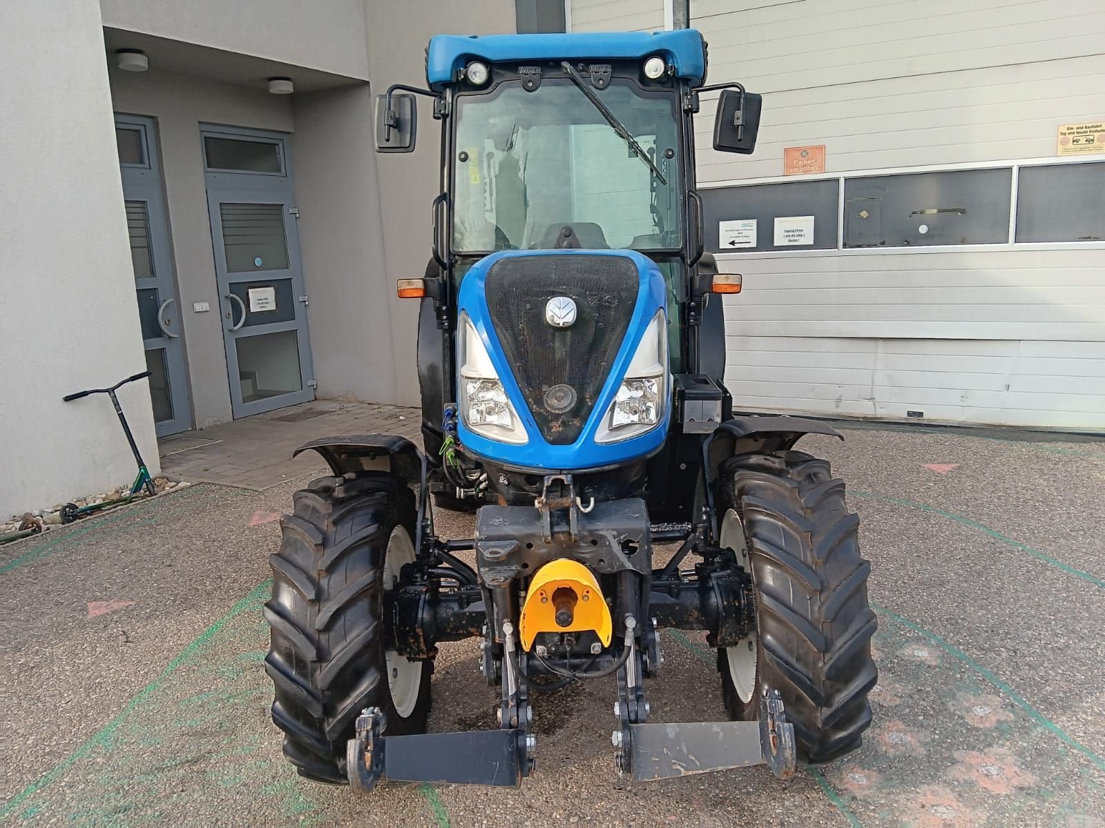 Traktor of the type New Holland T4.90 F, Gebrauchtmaschine in Harmannsdorf-Rückersdorf (Picture 2)