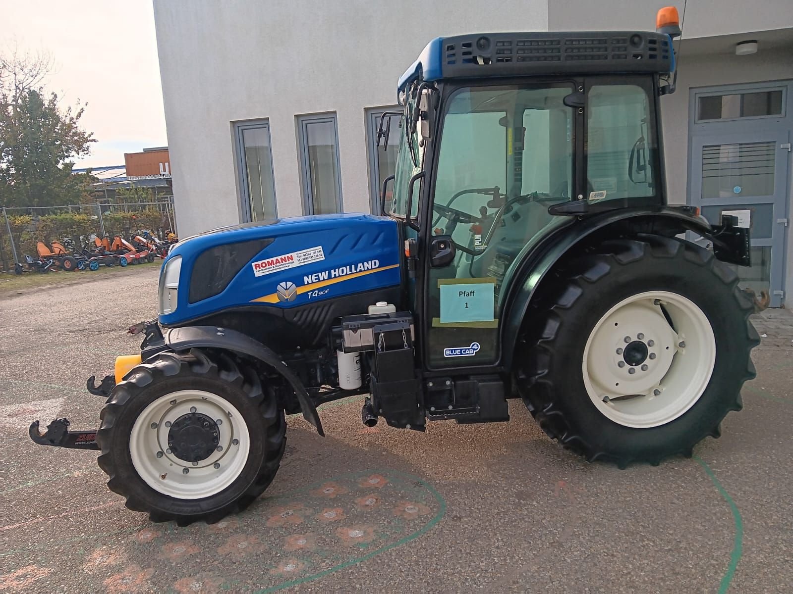 Traktor of the type New Holland T4.90 F, Gebrauchtmaschine in Harmannsdorf-Rückersdorf (Picture 4)