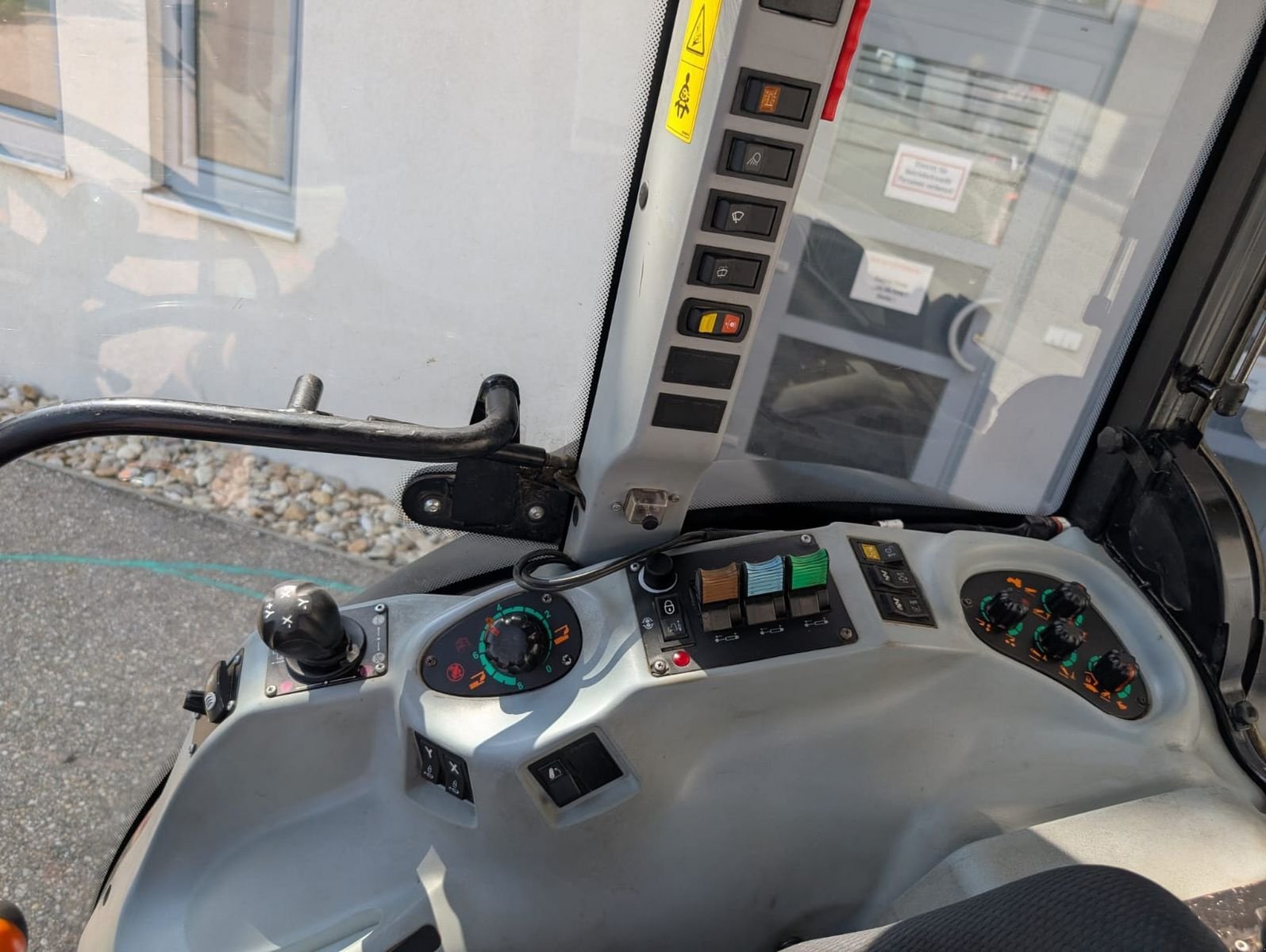 Traktor of the type New Holland T4.90 F, Gebrauchtmaschine in Harmannsdorf-Rückersdorf (Picture 12)