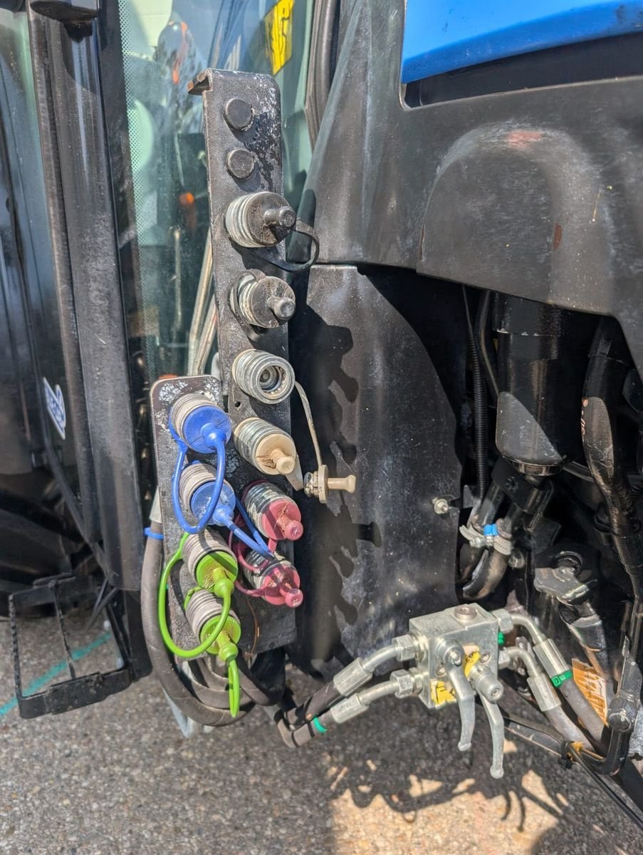 Traktor of the type New Holland T4.90 F, Gebrauchtmaschine in Harmannsdorf-Rückersdorf (Picture 26)