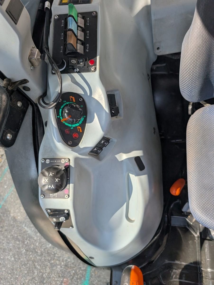 Traktor typu New Holland T4.90 F, Gebrauchtmaschine v Harmannsdorf-Rückersdorf (Obrázek 24)