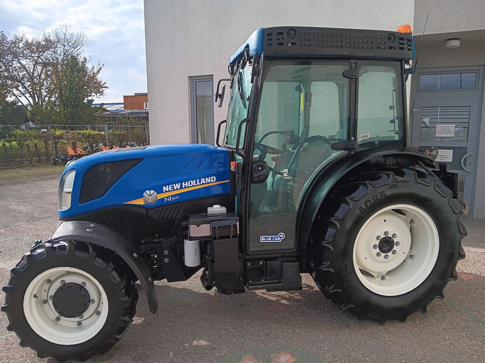 Traktor typu New Holland T4.90 F, Gebrauchtmaschine v Harmannsdorf-Rückersdorf (Obrázek 3)