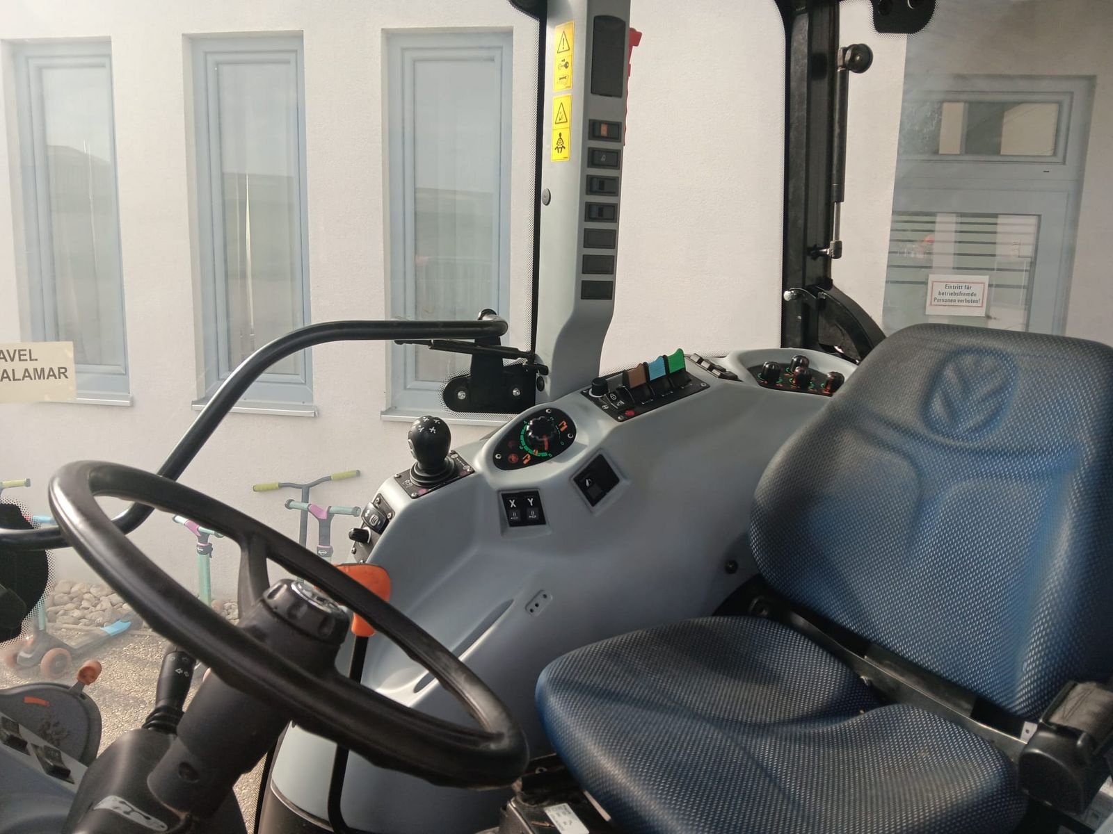 Traktor typu New Holland T4.90 F, Gebrauchtmaschine v Harmannsdorf-Rückersdorf (Obrázek 22)