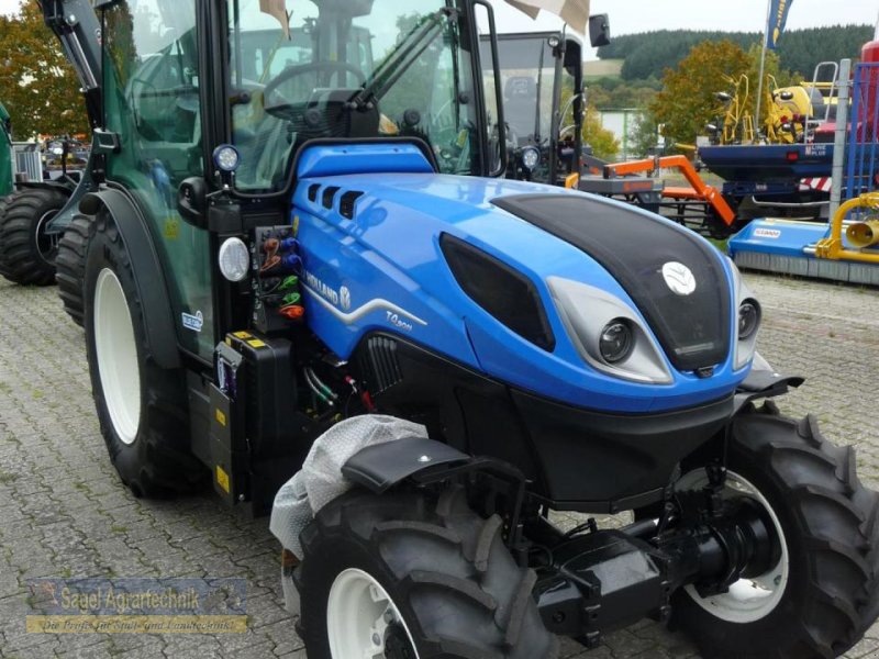 Traktor of the type New Holland T4.90 N CAB Stage V, Neumaschine in Rhaunen (Picture 1)