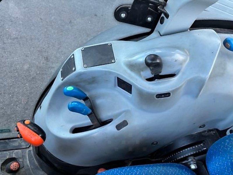 Traktor del tipo New Holland T4.90F, Gebrauchtmaschine en Carcassonne (Imagen 5)