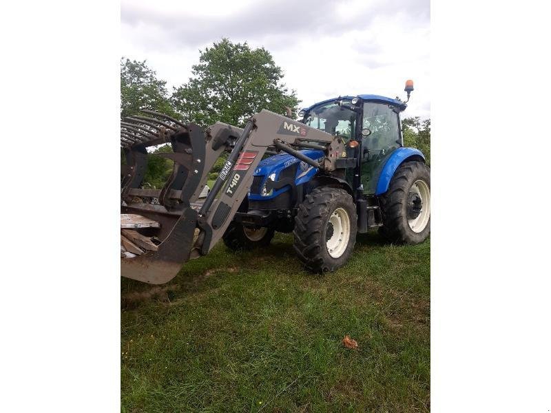 Traktor of the type New Holland T495EVOLUTION, Gebrauchtmaschine in CHATEAUBRIANT CEDEX (Picture 1)