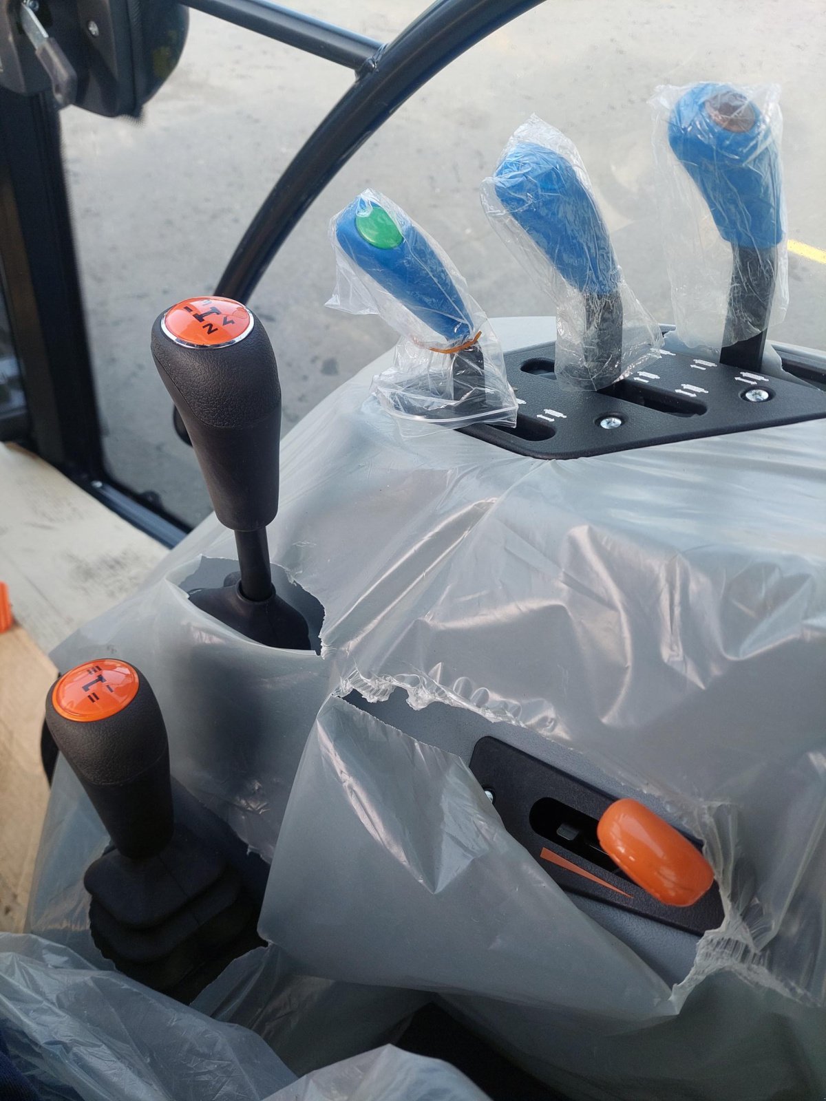 Traktor typu New Holland T4S.75, Gebrauchtmaschine v TREMEUR (Obrázek 4)