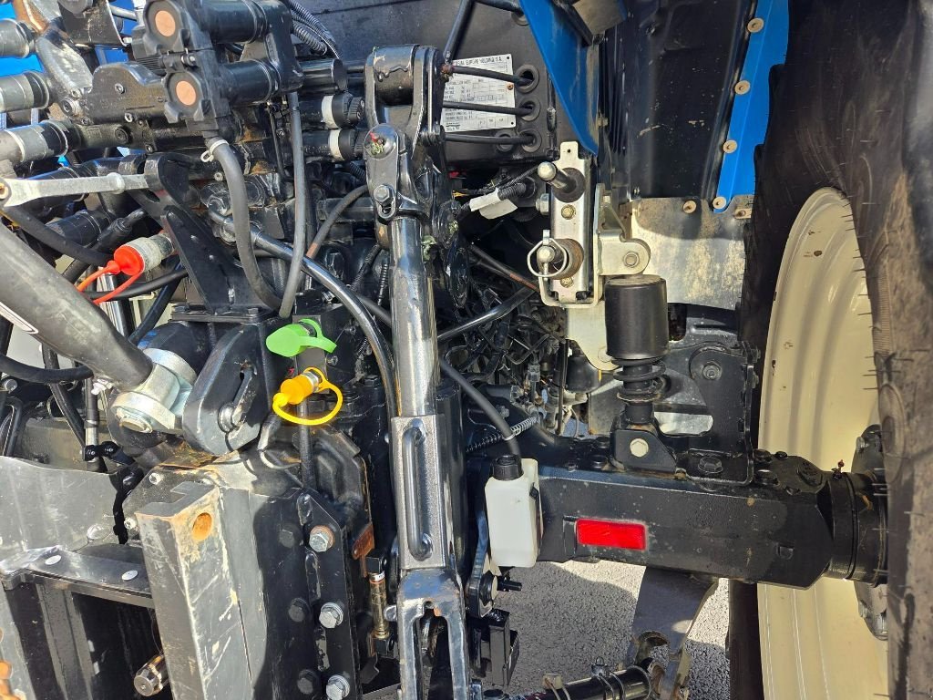 Traktor of the type New Holland T5-100, Gebrauchtmaschine in BRECEY (Picture 11)