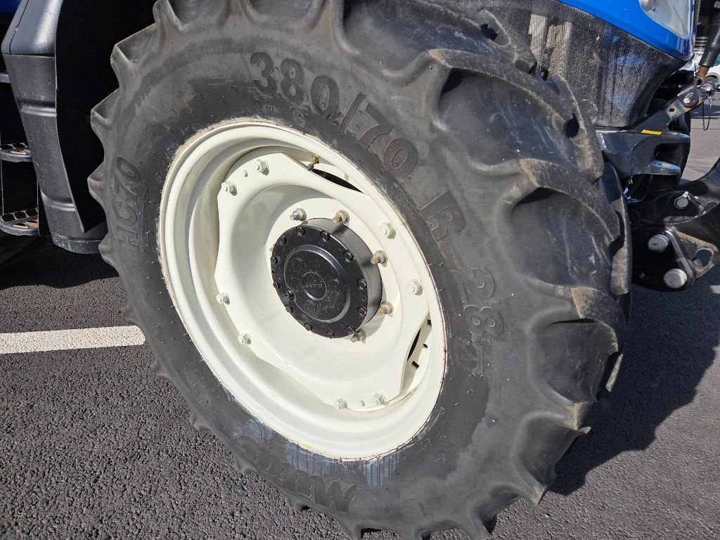 Traktor of the type New Holland T5-100, Gebrauchtmaschine in BRECEY (Picture 4)