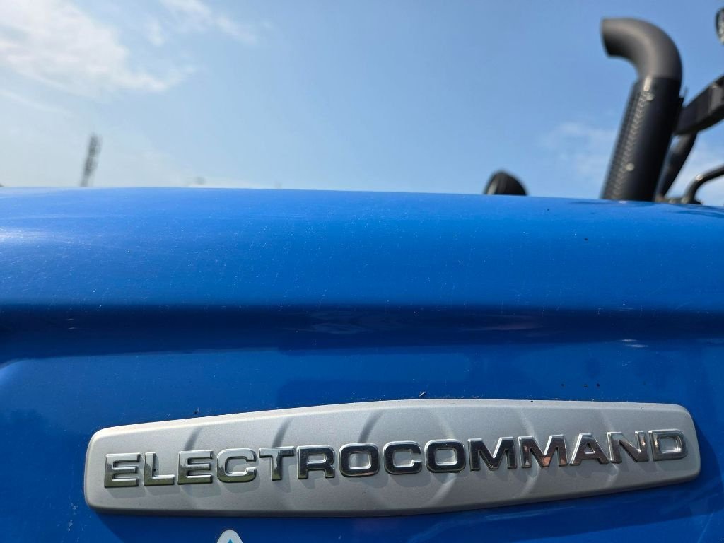 Traktor of the type New Holland T5-100, Gebrauchtmaschine in BRECEY (Picture 2)