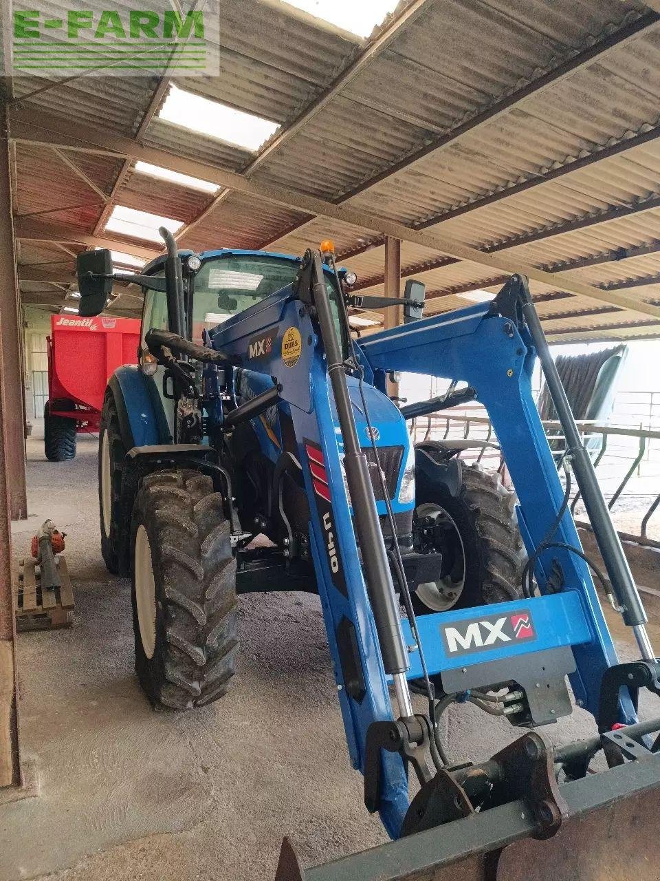 Traktor du type New Holland t5 105 dual command, Gebrauchtmaschine en CHAUVONCOURT (Photo 4)