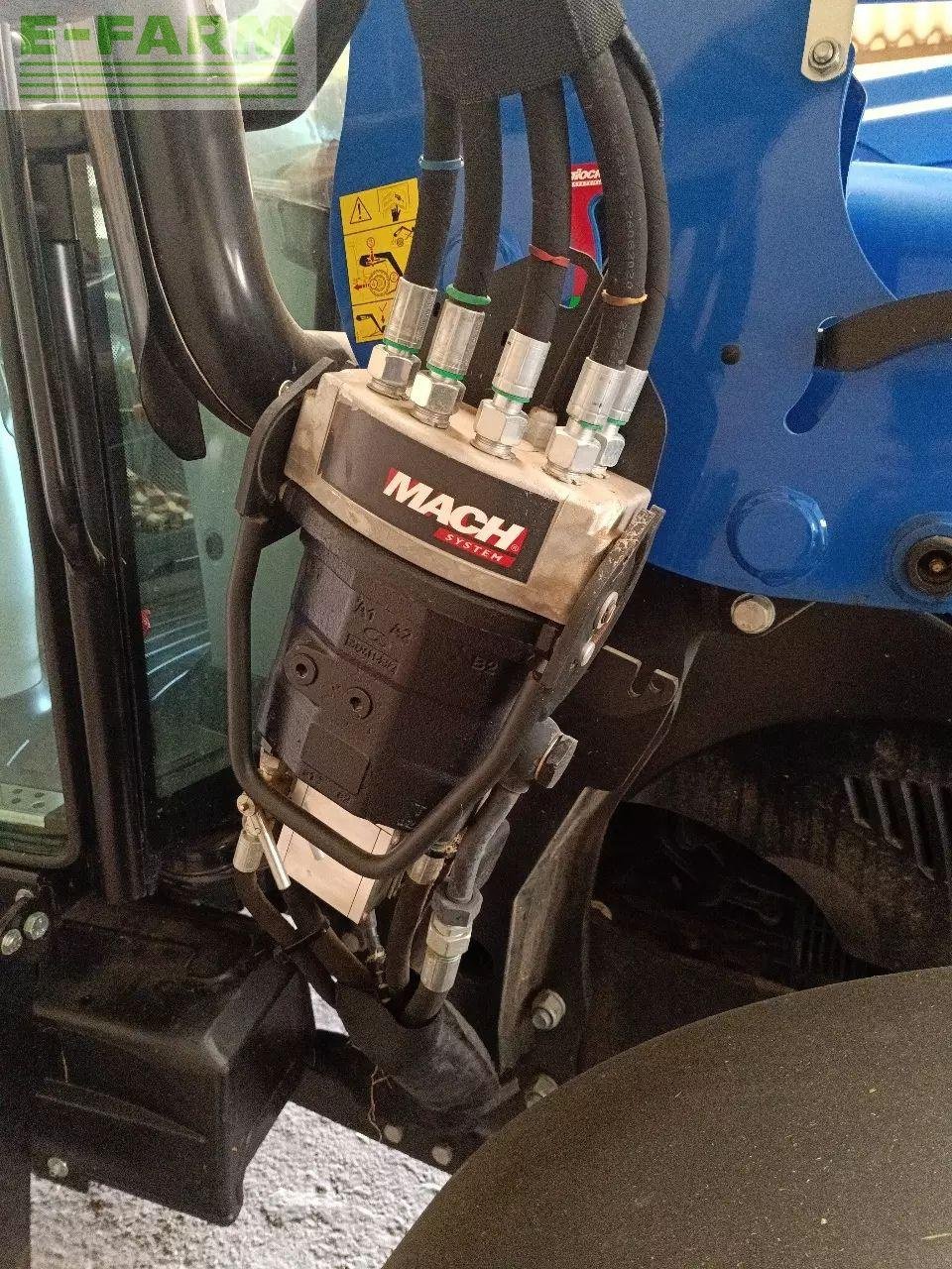 Traktor du type New Holland t5 105 dual command, Gebrauchtmaschine en CHAUVONCOURT (Photo 11)