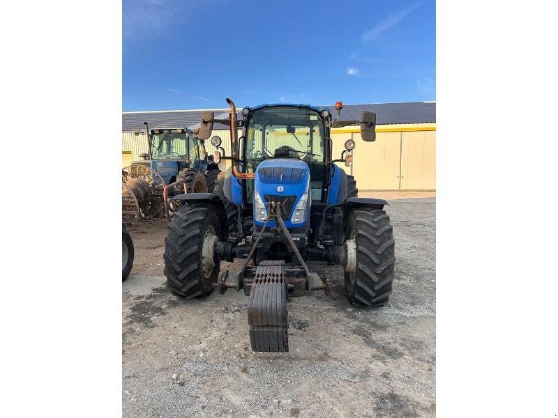 Traktor typu New Holland T5-105DC, Gebrauchtmaschine w ANTIGNY (Zdjęcie 4)