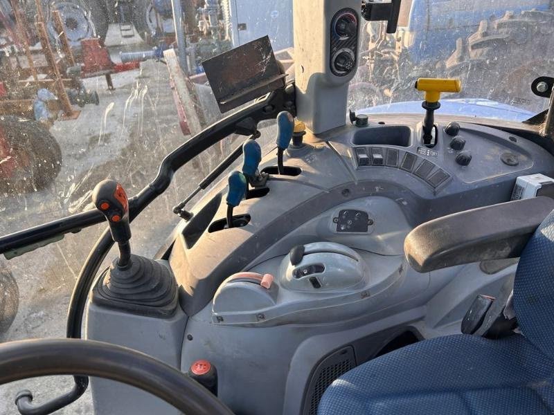 Traktor typu New Holland T5-105DC, Gebrauchtmaschine w ANTIGNY (Zdjęcie 6)