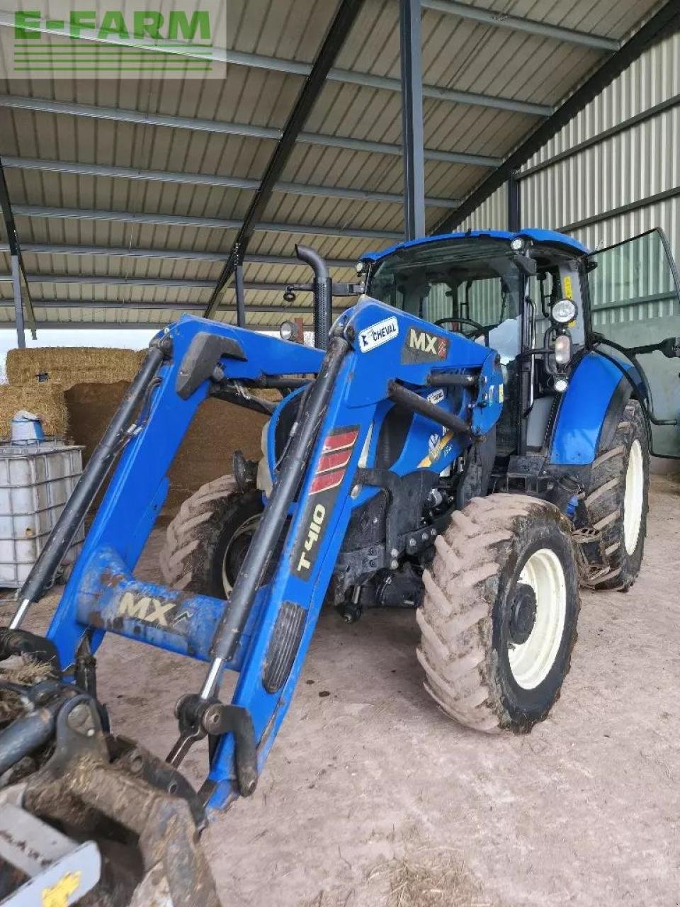 Traktor du type New Holland t5 110 électro command, Gebrauchtmaschine en CHAUVONCOURT (Photo 4)