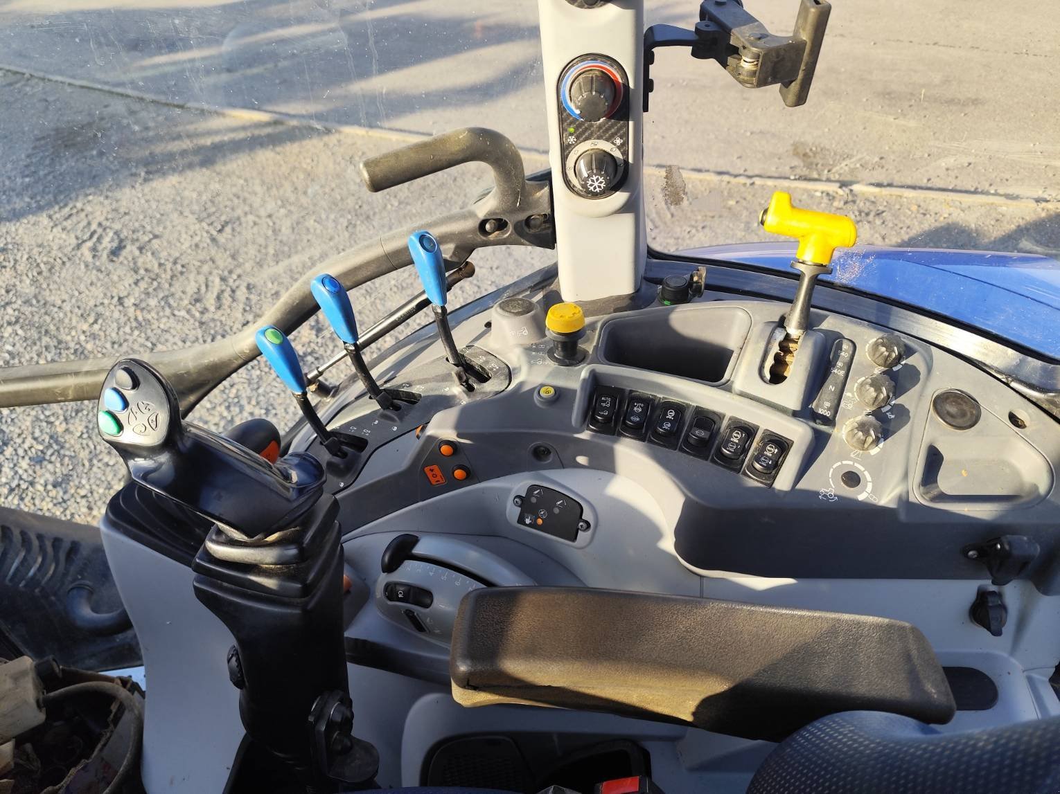 Traktor типа New Holland T5 120 EC, Gebrauchtmaschine в Le Horps (Фотография 5)