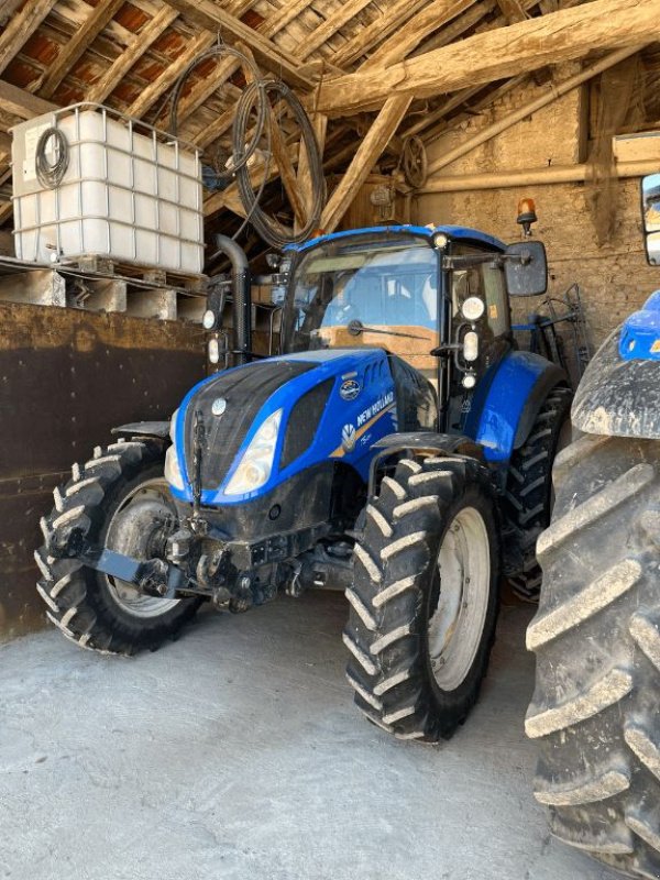 Traktor Türe ait New Holland T5 120 ELECTRO, Gebrauchtmaschine içinde ENNEZAT (resim 3)