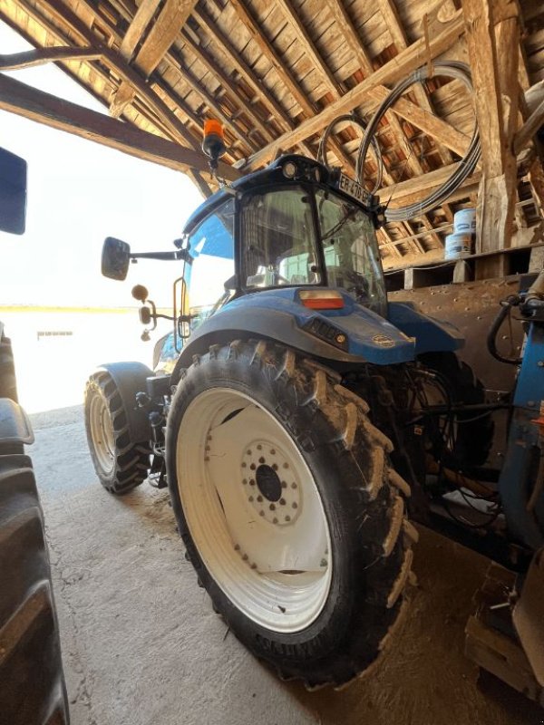Traktor Türe ait New Holland T5 120 ELECTRO, Gebrauchtmaschine içinde ENNEZAT (resim 2)