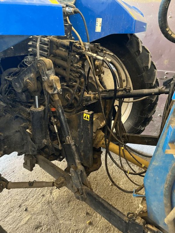 Traktor Türe ait New Holland T5 120 ELECTRO, Gebrauchtmaschine içinde ENNEZAT (resim 4)