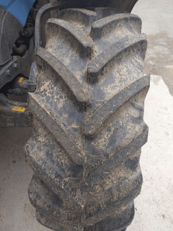 Traktor Türe ait New Holland T5 120 ELECTRO, Gebrauchtmaschine içinde ENNEZAT (resim 7)