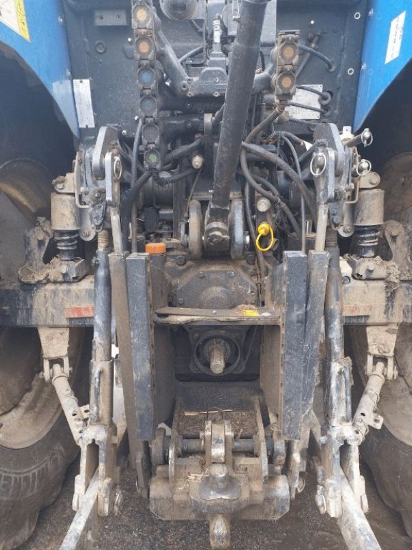 Traktor Türe ait New Holland T5 120 ELECTRO, Gebrauchtmaschine içinde ENNEZAT (resim 2)