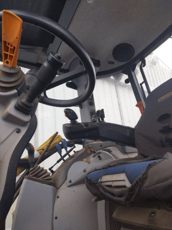 Traktor Türe ait New Holland T5 120 ELECTRO, Gebrauchtmaschine içinde ENNEZAT (resim 6)