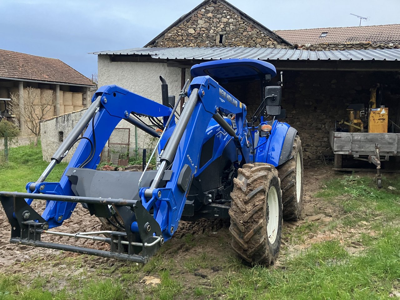Traktor Türe ait New Holland T5 120, Gebrauchtmaschine içinde MORLHON LE HAUT (resim 5)
