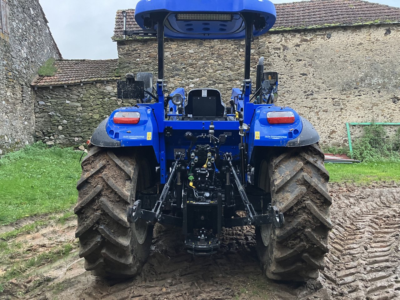 Traktor Türe ait New Holland T5 120, Gebrauchtmaschine içinde MORLHON LE HAUT (resim 4)