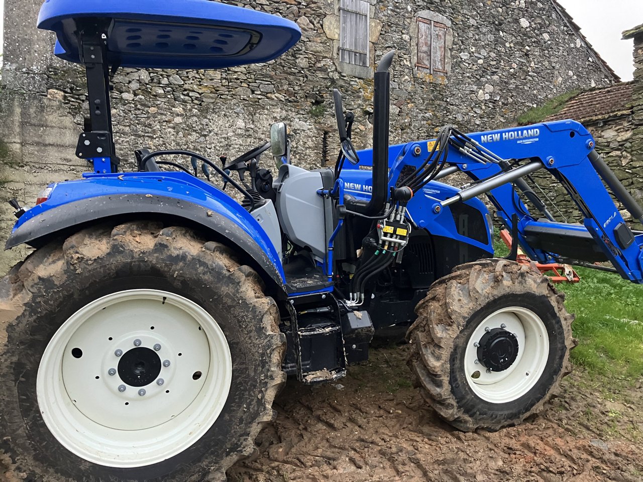 Traktor Türe ait New Holland T5 120, Gebrauchtmaschine içinde MORLHON LE HAUT (resim 3)