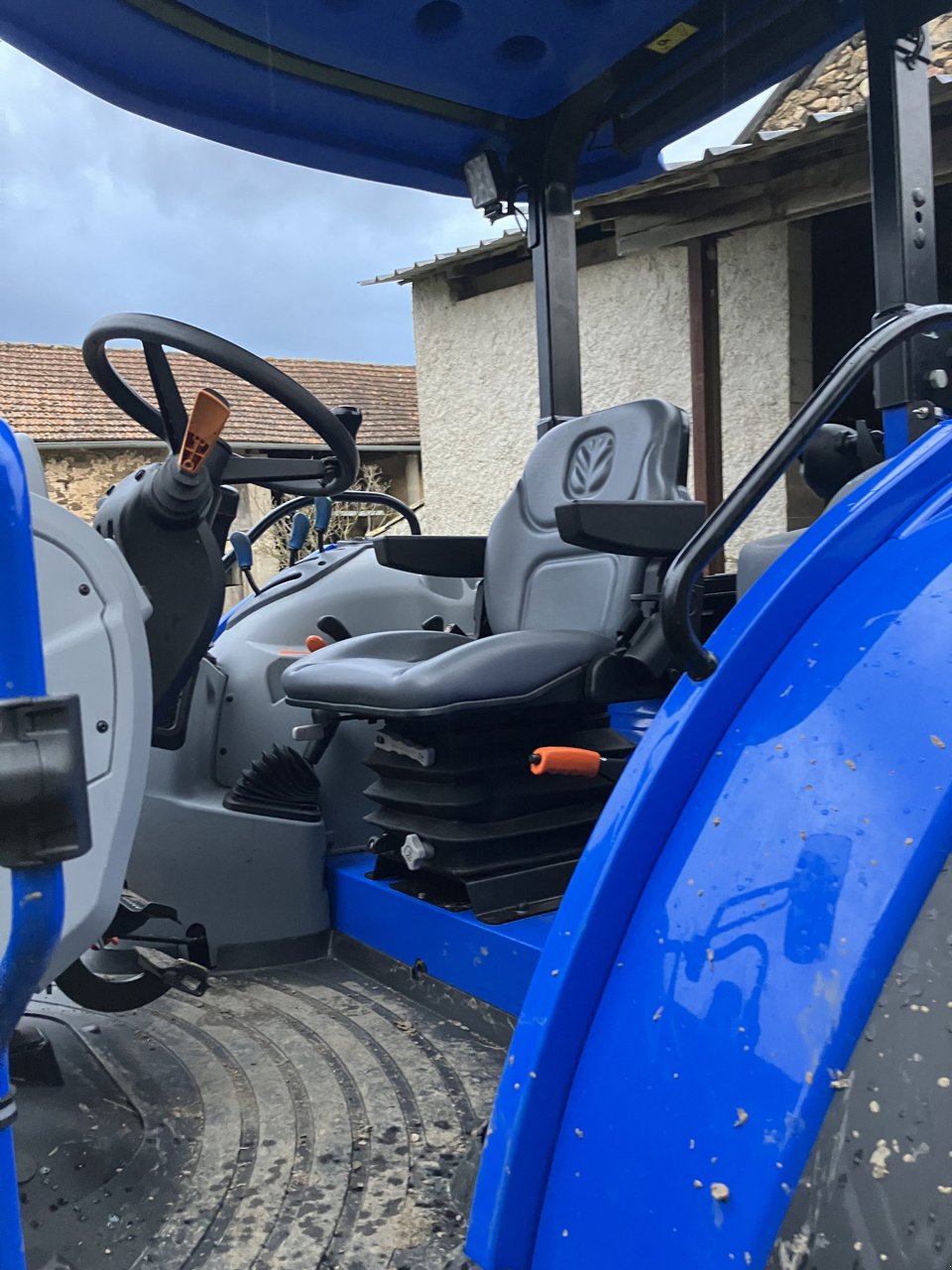 Traktor Türe ait New Holland T5 120, Gebrauchtmaschine içinde MORLHON LE HAUT (resim 9)