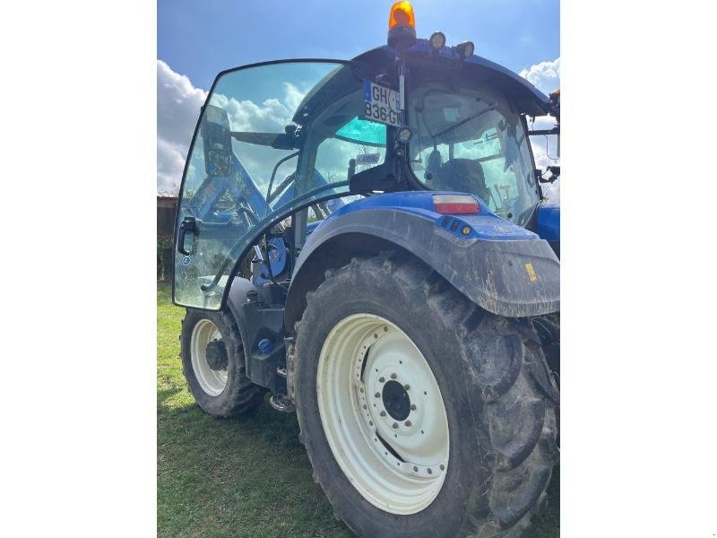 Traktor des Typs New Holland T5-120DY, Gebrauchtmaschine in ANTIGNY (Bild 5)