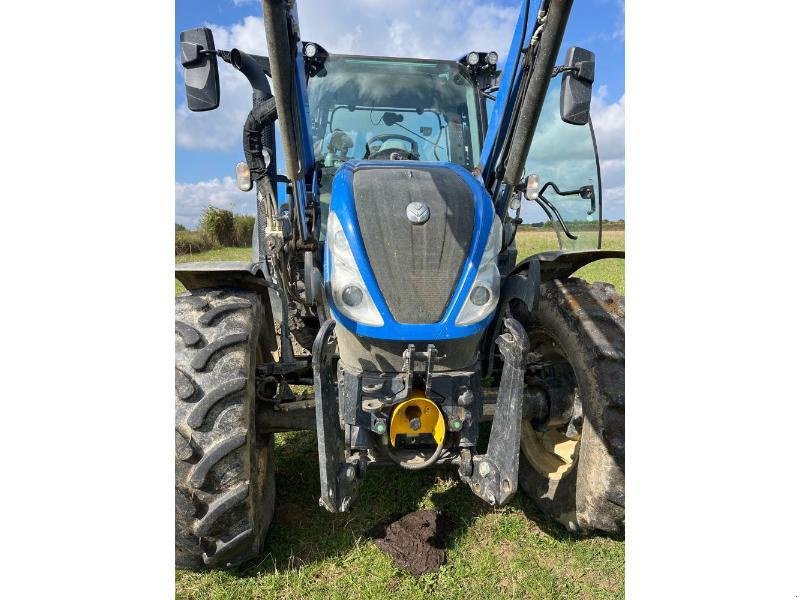 Traktor des Typs New Holland T5-120DY, Gebrauchtmaschine in ANTIGNY (Bild 2)