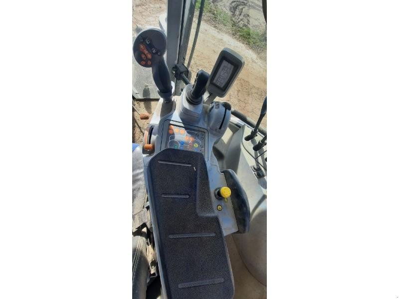 Traktor van het type New Holland T5-130DY, Gebrauchtmaschine in ANTIGNY (Foto 8)