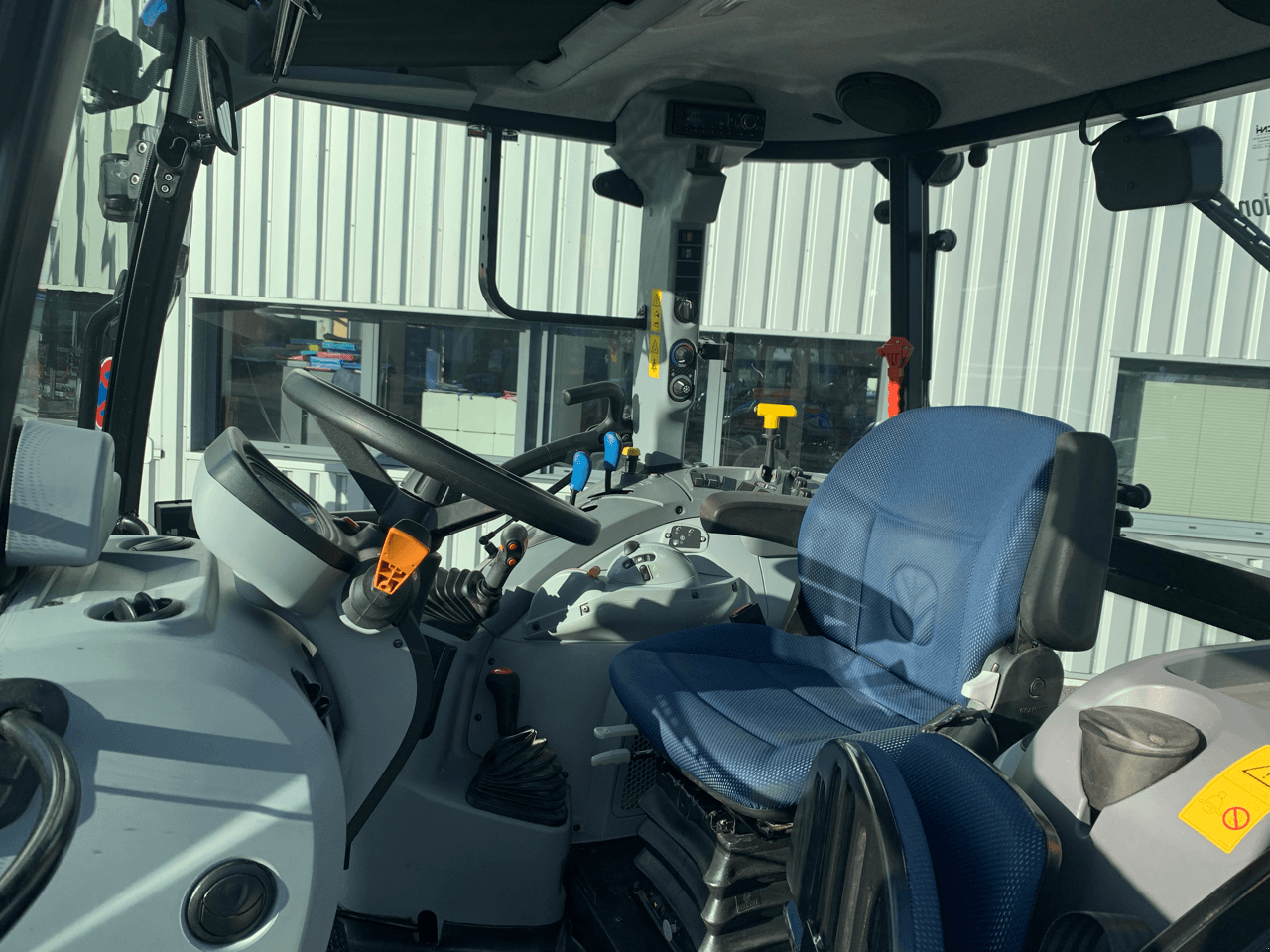 Traktor tipa New Holland T5 85, Gebrauchtmaschine u TREMEUR (Slika 10)