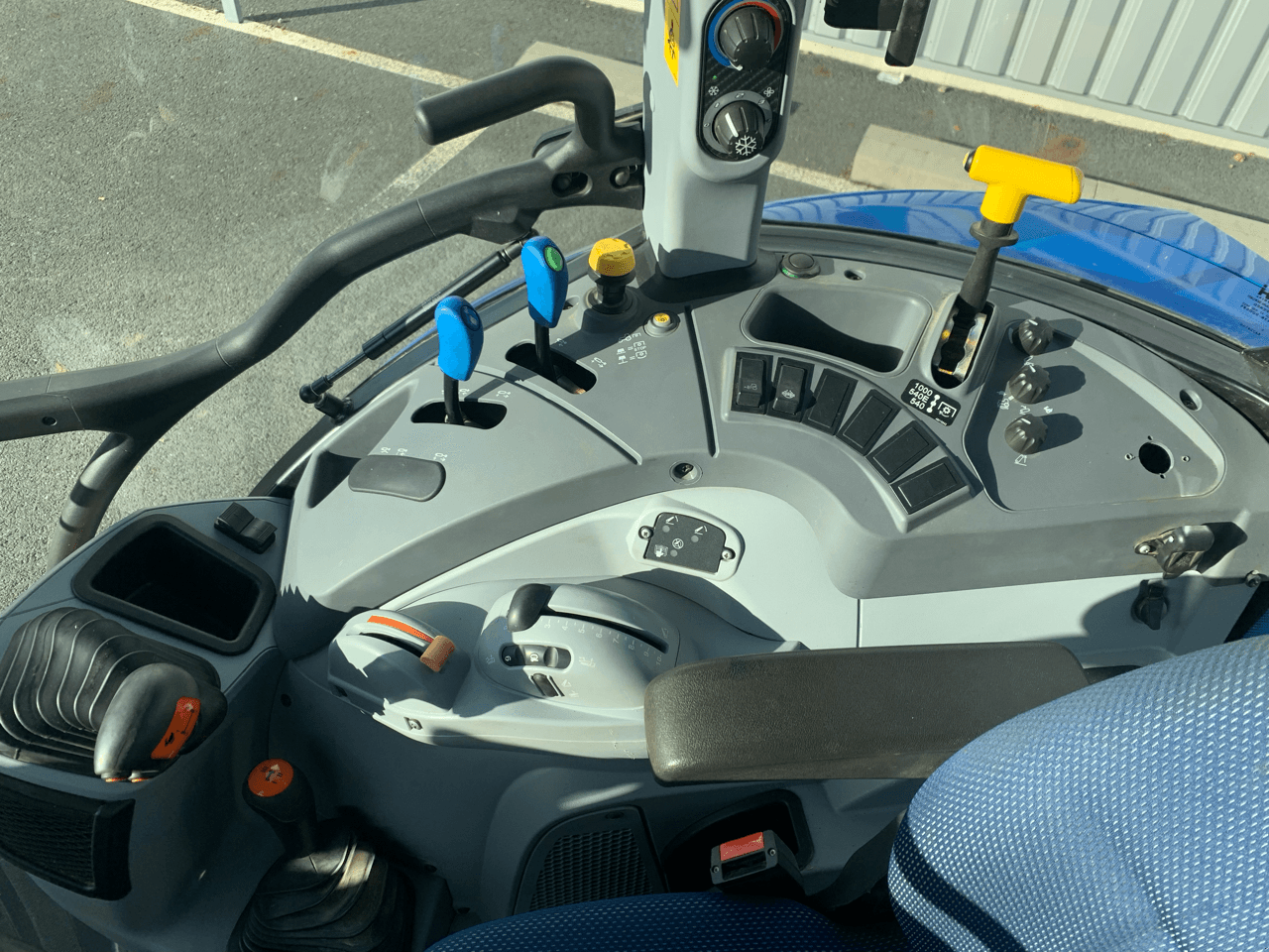 Traktor tipa New Holland T5 85, Gebrauchtmaschine u TREMEUR (Slika 11)