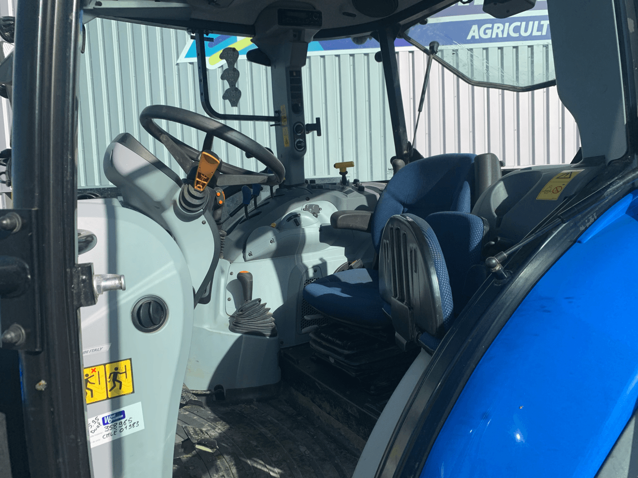 Traktor tipa New Holland T5 95 DUAL COMMAND, Gebrauchtmaschine u TREMEUR (Slika 11)