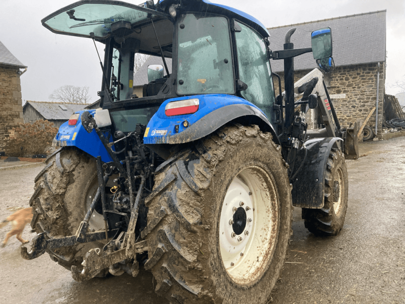 Traktor des Typs New Holland T5 95 DUAL COMMAND, Gebrauchtmaschine in TREMEUR